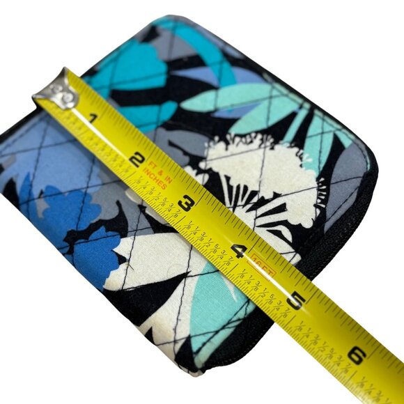 Vera Bradley Small Zip Around Wallet In Camofloral Quilted Pattern - Picture 4 of 5